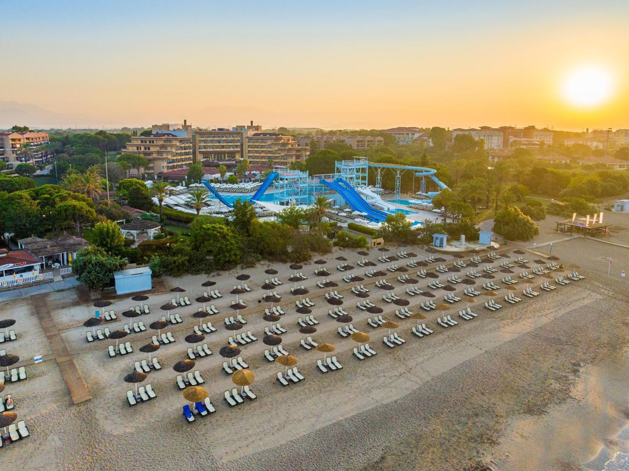 아쿠아월드 베렉 호텔 안탈리아 외부 사진 Aerial view of Atlantis Waterpark
