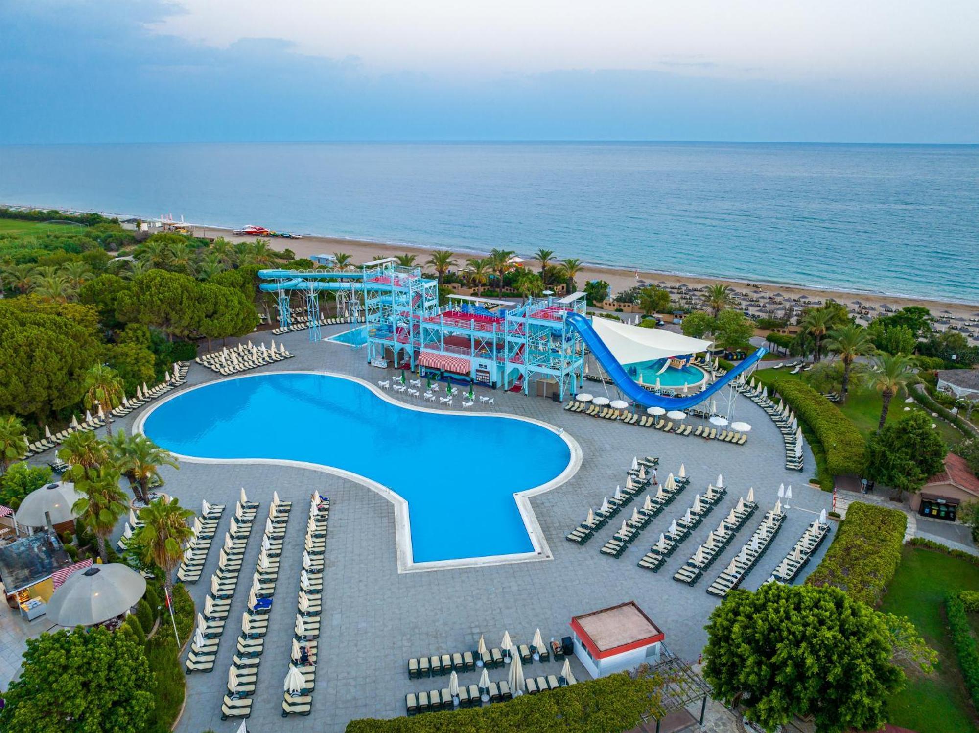 아쿠아월드 베렉 호텔 안탈리아 외부 사진 Aerial view of the water park