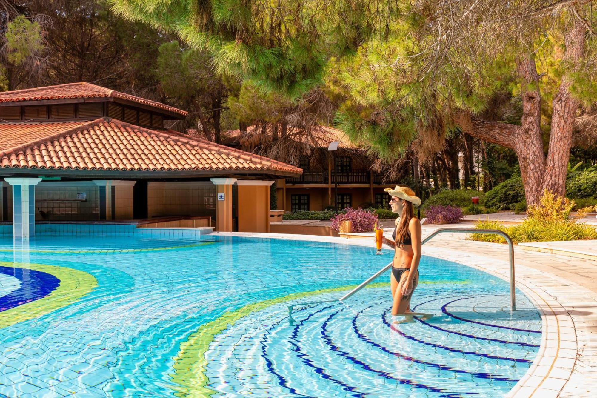 아쿠아월드 베렉 호텔 안탈리아 외부 사진 A swimming pool