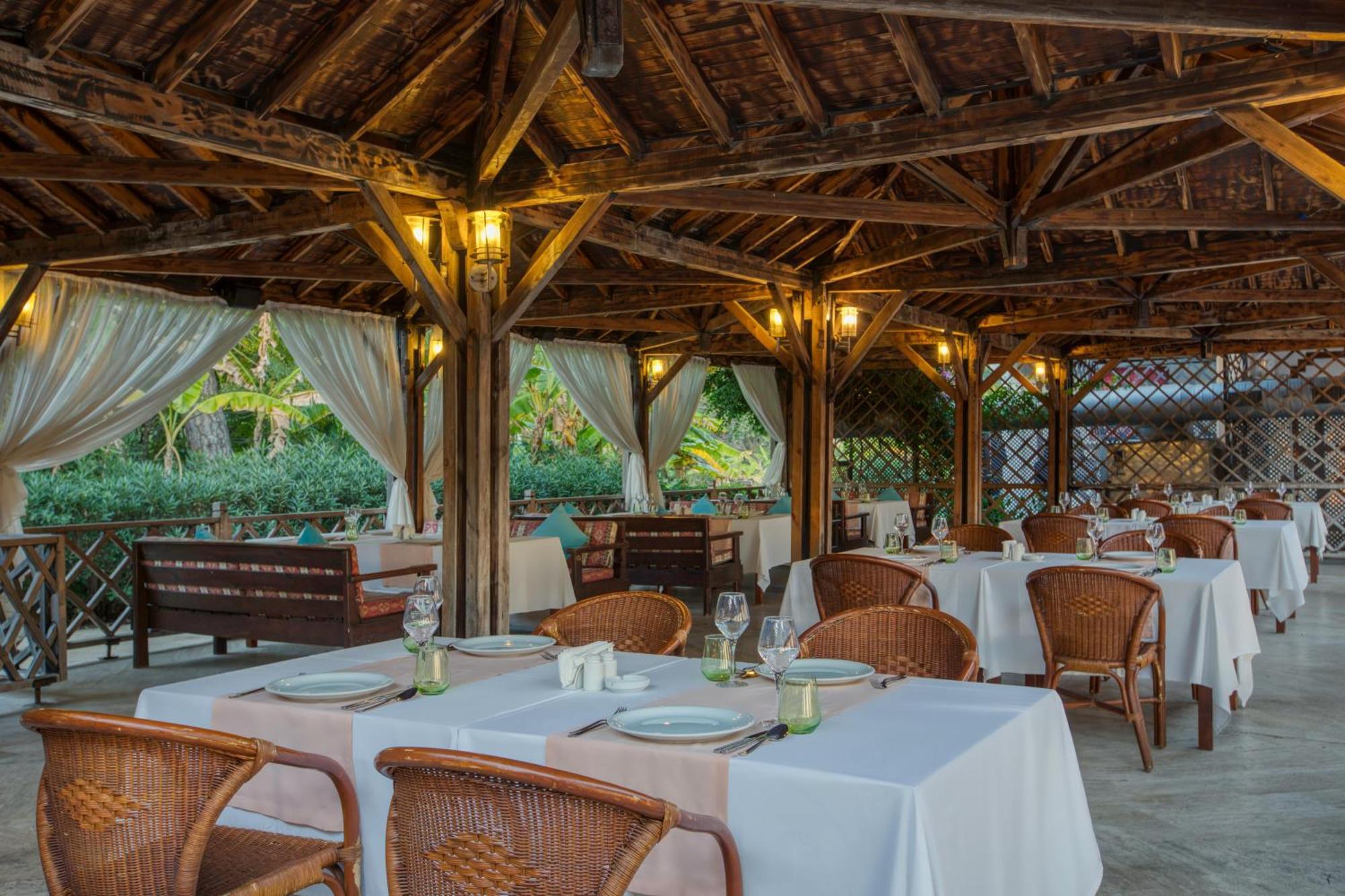 아쿠아월드 베렉 호텔 안탈리아 외부 사진 Restaurant in the hotel