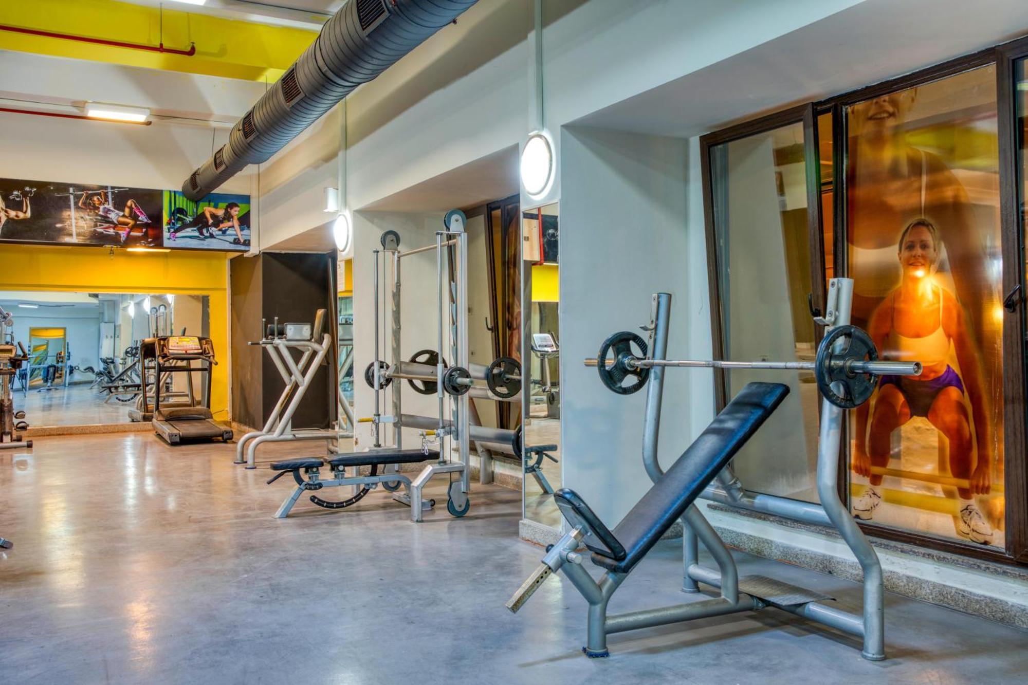 아쿠아월드 베렉 호텔 안탈리아 외부 사진 A typical Anytime Fitness gym